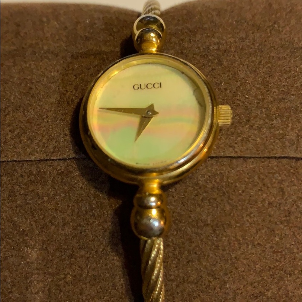 Gucci watch gold
